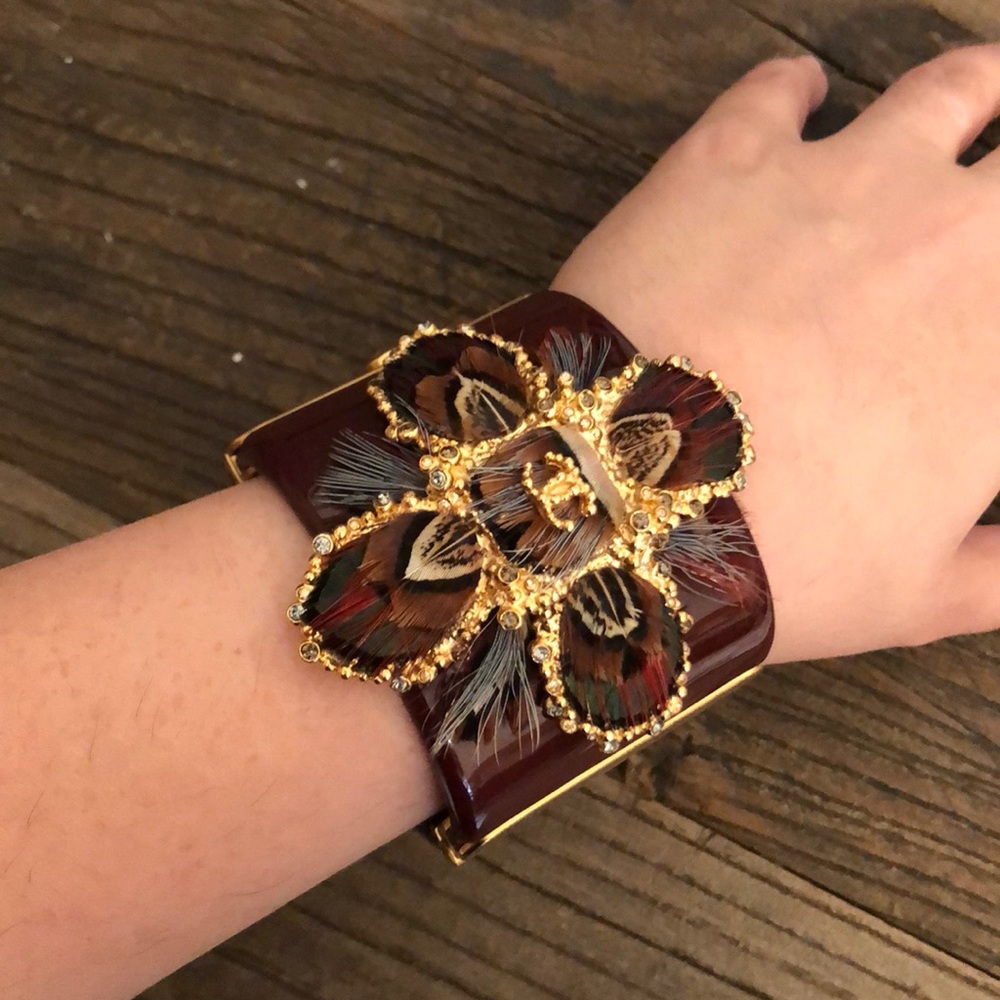 SOLD Chanel Runway Feather Cuff bracelet - Picture 5 of 8